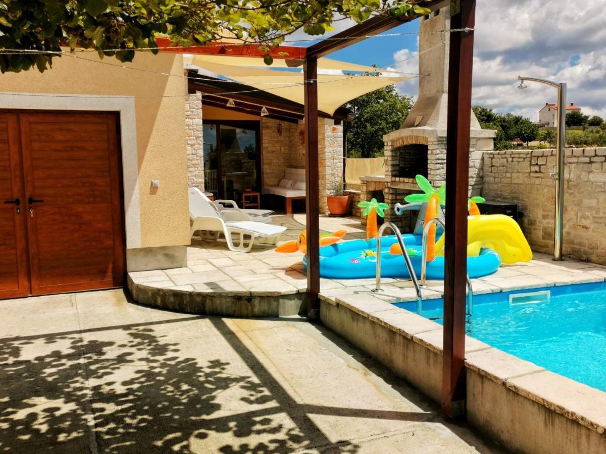 Luxury Apartment Alba With Pool กานฟานาร์ ภายนอก รูปภาพ