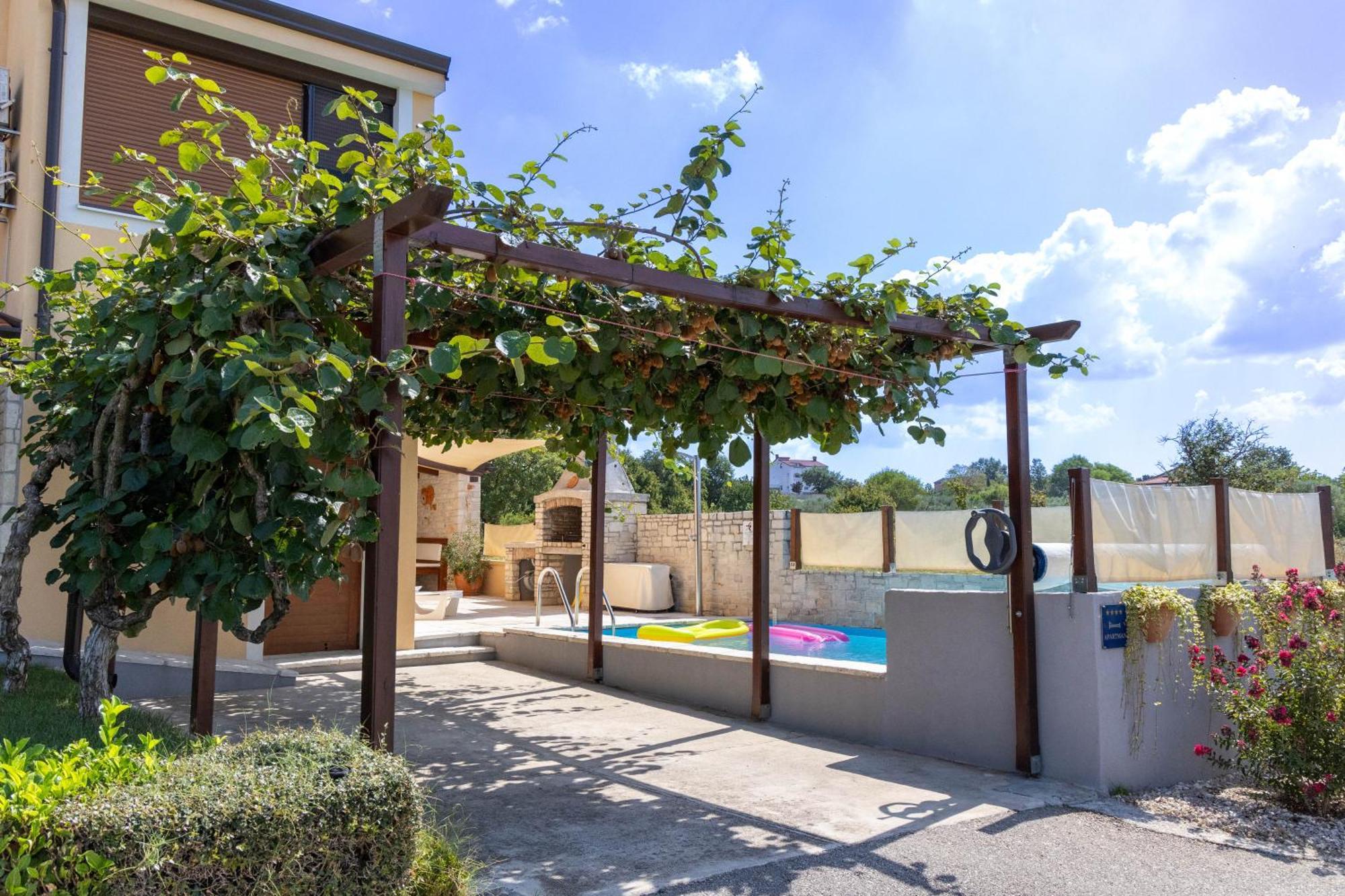 Luxury Apartment Alba With Pool กานฟานาร์ ภายนอก รูปภาพ
