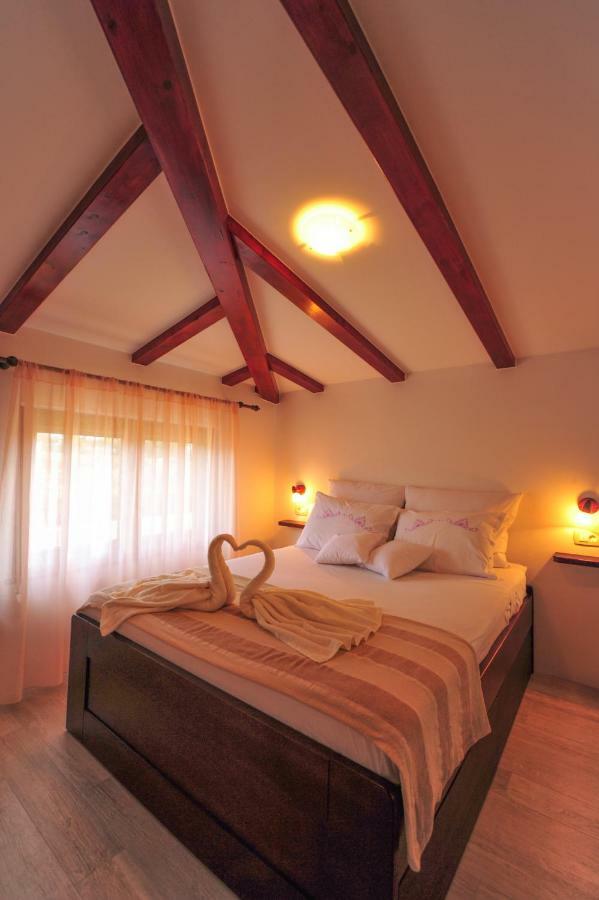 Luxury Apartment Alba With Pool กานฟานาร์ ภายนอก รูปภาพ